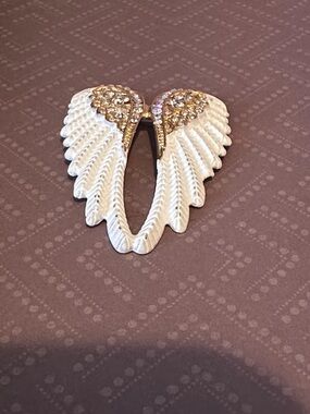 White rhinestone wings gold tone brooch